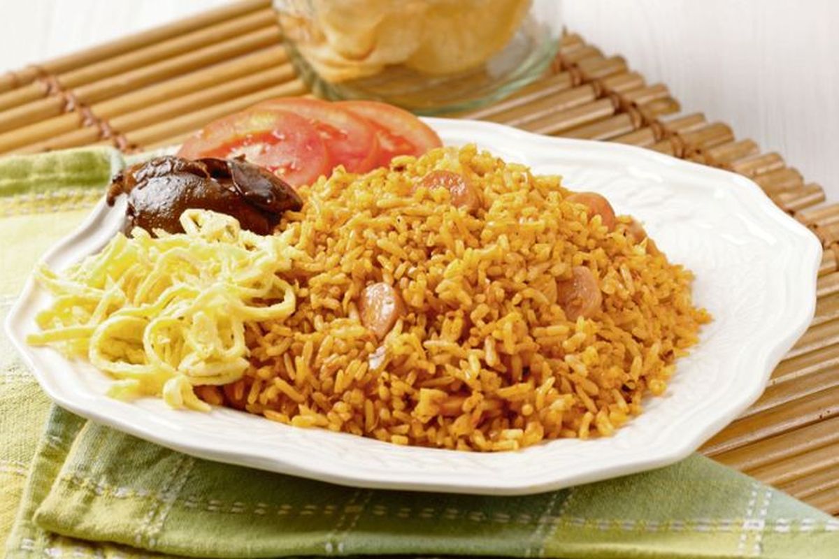 Ilustrasi nasi goreng kereta api. 