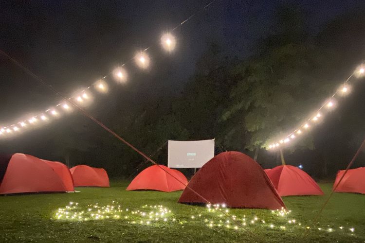 Camping Cinema di New Panjang Jiwo Resort, Kabupaten Bogor, Jawa Barat.