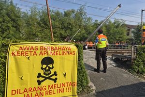 Dua Sisi Penutupan Pelintasan Liar Tebet: Cegah Kecelakaan Fatal, tapi Bikin Warga Resah