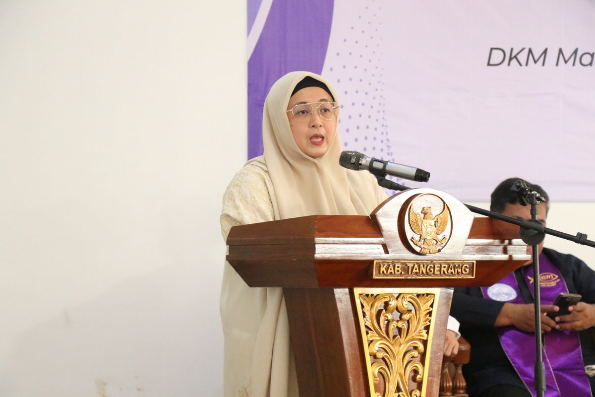 Wakil Bupati (Wabup) Tangerang Intan Nurul Hikmah saat menghadiri kegiatan silaturahmi dan buka puasa bersama tokoh masyarakat lintas agama di Masjid Lippo Karawaci, Kabupaten Tangerang, Banten, Selasa (17/3/2026).