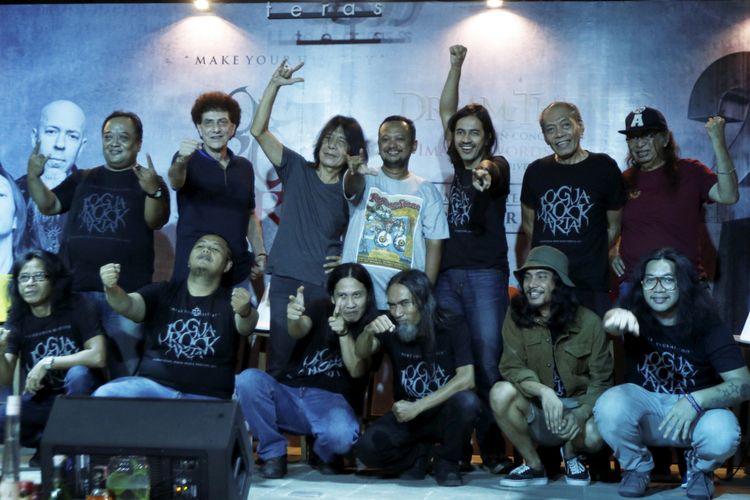 Band pembuka festival musik rock Jojgjarockarta saat jumpa pers di Hyatt Regency Yogyakarta, Kamis (28/9/2017). Jogjarockarta akan menampilkan band utama Dream Theater dan dimeriahkan antara lain God Bless, Roxx, Power Metal, dan Death Vomit. KOMPAS IMAGES/KRISTIANTO PURNOMO
