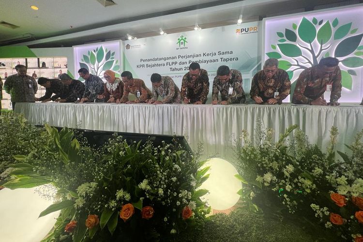 B
Badan Pengelola Tabungan Perumahan Rakyat (BP Tapera) resmi bekerja sama dengan 40 bank dalam menyalurkan dana Kredit Pemilikan Rumah (KPR) Sejahtera Fasilitas Likuiditas Pembiayaan Perumahan (FLPP) pada tahun 2023 di Jakarta, Rabu 
(28/12/2022).