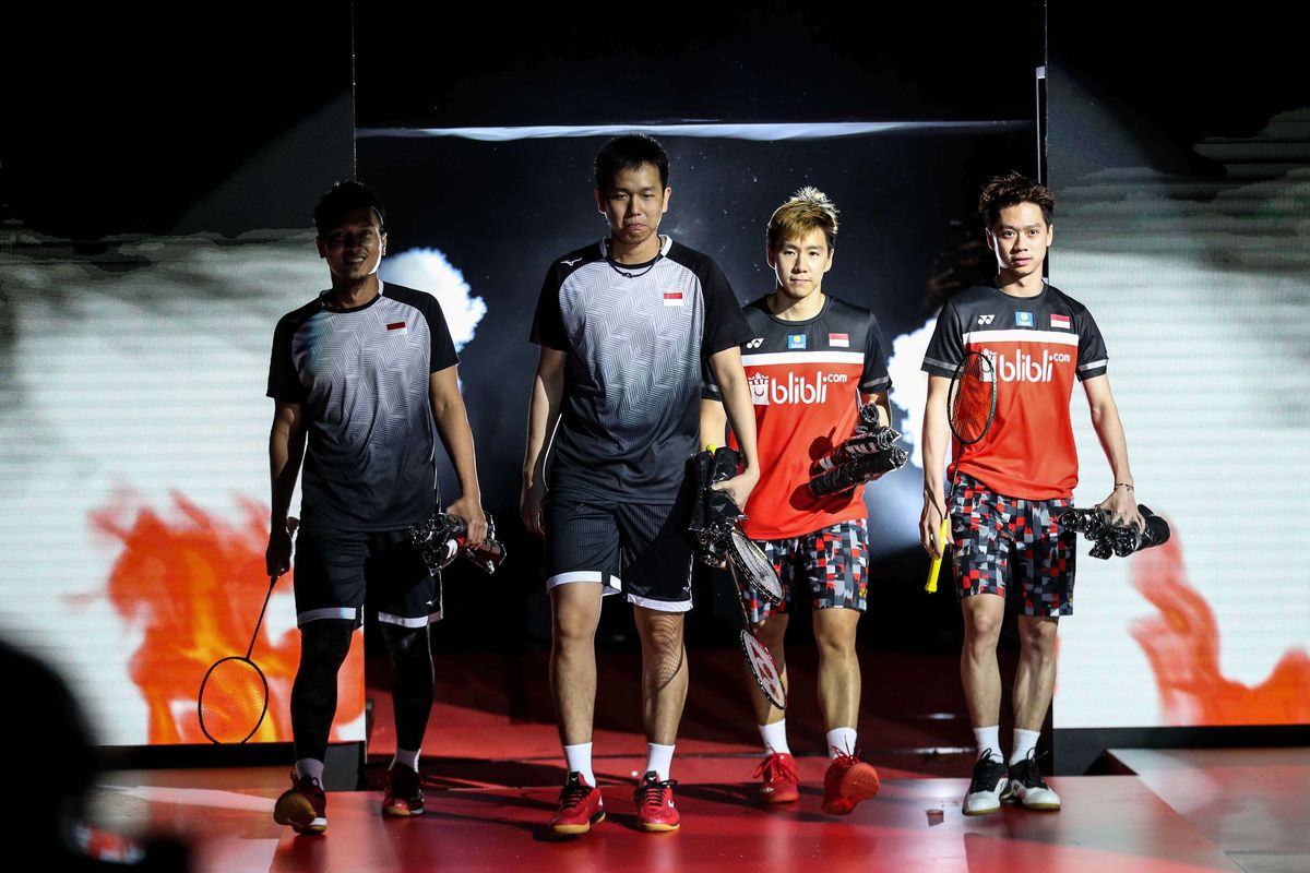Ganda putra Indonesia Kevin Sanjaya Sukamuljo dan Marcus Fernaldi Gideon saat melawan ganda putra Indonesia Mohammad Ahsan dan Hendra Setiawan dalam final Blibli Indonesia Open 2019 di Istora Gelora Bung Karno, Jakarta, Minggu (21/7/2019). Marcus-Kevin keluar sebagai juara setelah menang 21-19, 21-16.