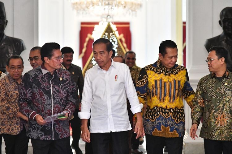 Presiden Joko Widodo saat bertemu dengan para pimpinan MPR RI di Istana Merdeka, Jakarta, Jumat (28/6/2024).