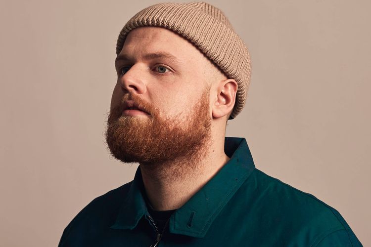 Tom Walker, pelantun Just You And I. 