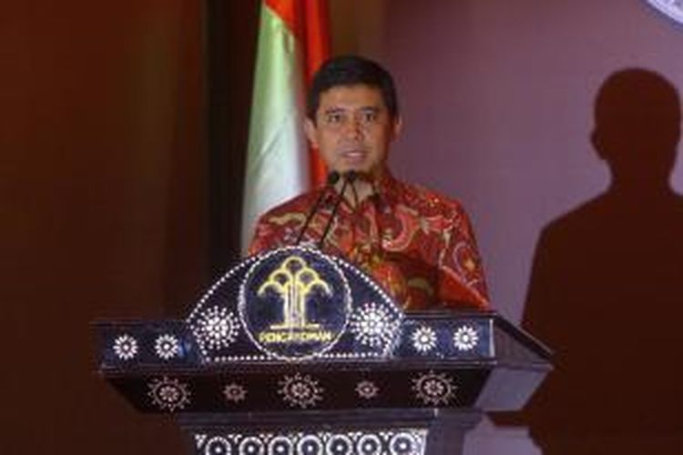 Menteri PAN RB, Yuddy Chrisnandi saat menghadiri acara penandatanganan kerjasama dengan Kemenkum HAM, di kantor Kementerian Hukum dan HAM, Jakarta Selatan, Kamis (28/5/2015). 