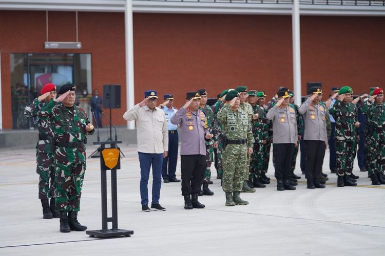 Foto Berita Foto Momen Panglima Tni Hingga Ksad Sambut Kedatangan Jenazah Prajurit Yang Gugur