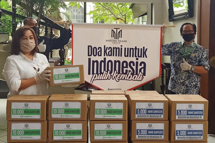 Marta Tilaar Group menggandeng Muslimat NU, Indonesia Global Compact Network (IGCN), dan Benihbaik.com dalam mendistribusikan donasi untuk menangani wabah Covid-19.
