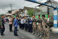 Geram Truk Pasir di Lumajang Masih Lewati Perkampungan, Bupati Gembok Portal Jalan