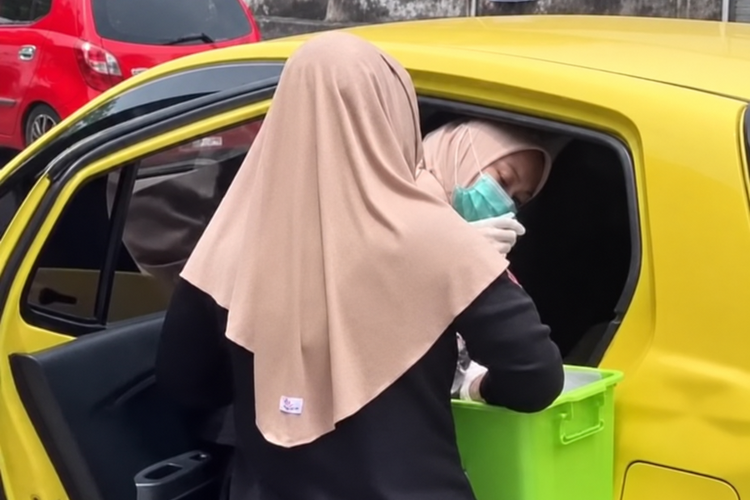 Detik-detik Ibu Hamil di Parepare Melahirkan di Taksi Online Saat Menuju RSUD