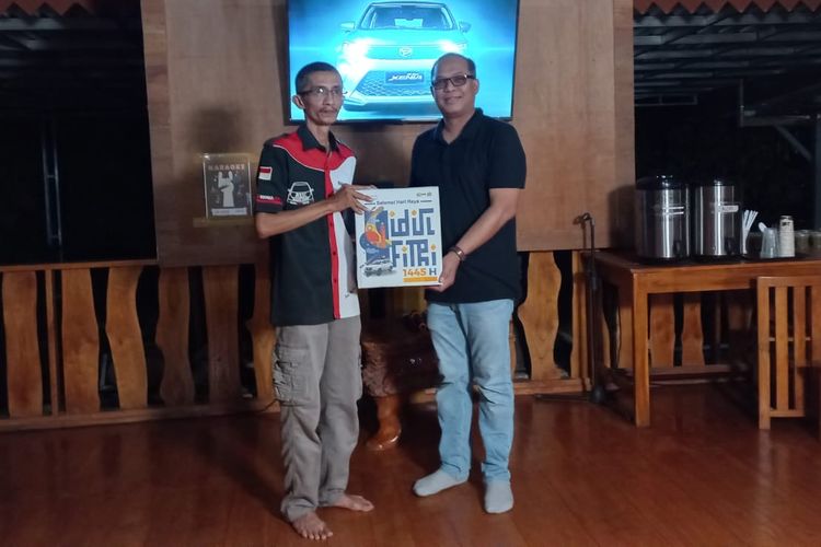 Komunitas Daihatsu Xenia Indonesia Club (DXIC) Yogyakarta saat mengikuti acara penanaman cemara laut bersama Astra Daihatsu Yogyakarta Magelang dan tim Merapah Trans-Jawa 2024
