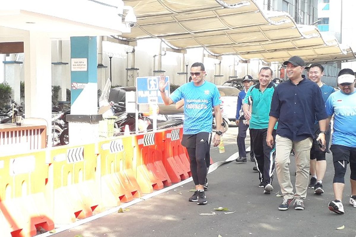 Wakil Gubernur DKI Jakarta Sandiaga Uno usai meninjau lokasi kebakaran di gedung Kementrian Perhubungan Jakarta Pusat pada Minggu (8/7/2018)