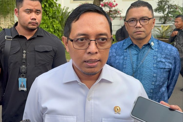 Hasan Nasbi soal Mal Pasang Pagar Tinggi: Doakan Bangsa Kita Aman