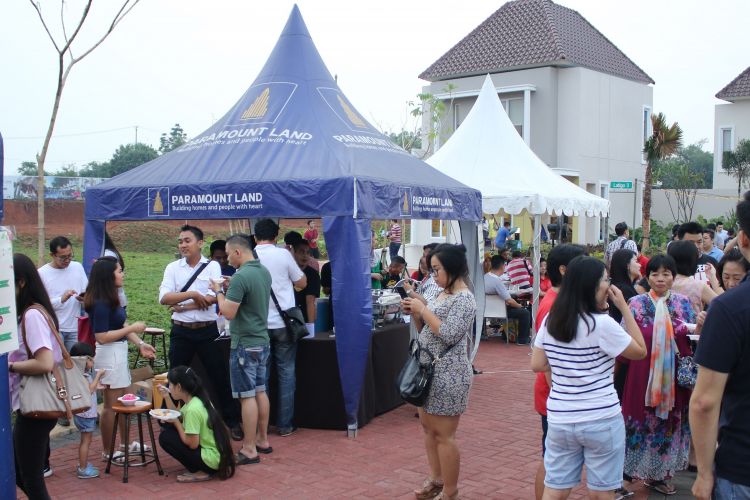 Warga Gading Serpong dan calon konsumen Paramount Land mengikuti Block Party @ Latigo Village dan Menteng Village di Gading Serpong untuk melihat langsung suasana residensial dan komersial. 