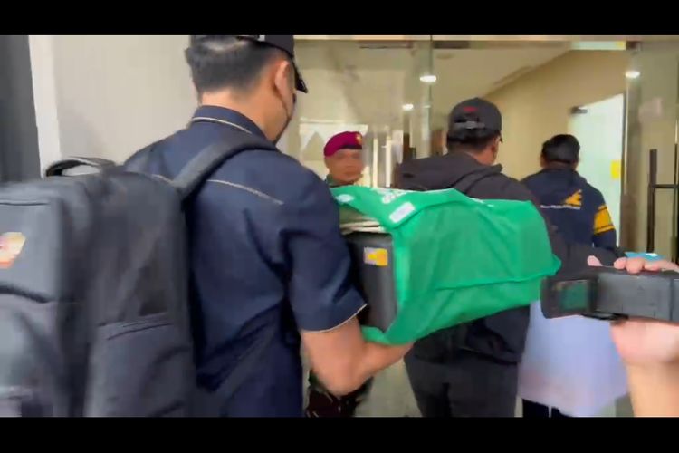 Lagi, Penyidik Polri Datangi Kejagung Bawa Barang Bukti Kasus Eks Jampidsus Febrie