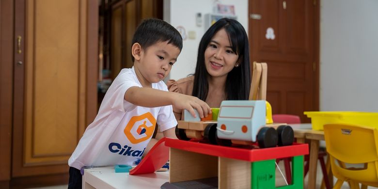 Rumah Main Cikal selalu melibatkan orangtua dalam berbagai sesi parenting workshop sehingga pengembangan diri anak usia dini di rumah dan di sekolah sejalan. 

