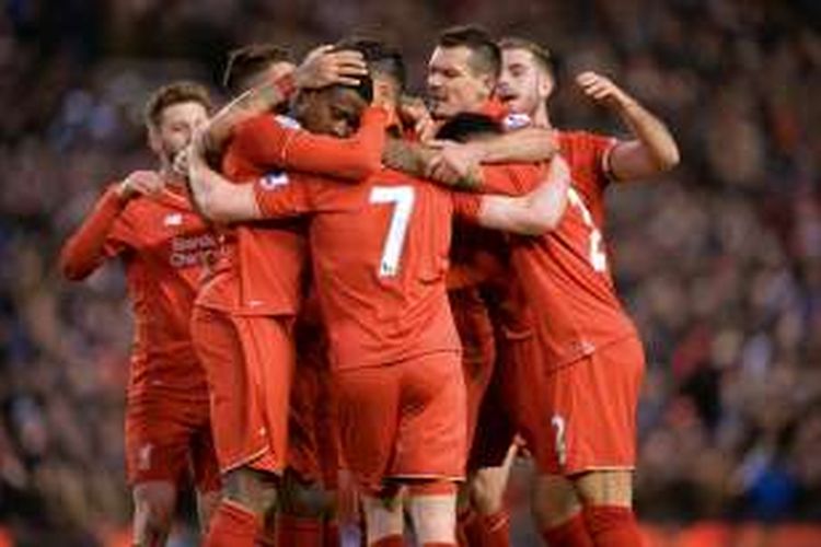 Para pemain Liverpool merayakan gol ke gawang Manchester City, pada laga Premier League di Stadion Anfield, Rabu (2/3/2016) waktu setempat.
