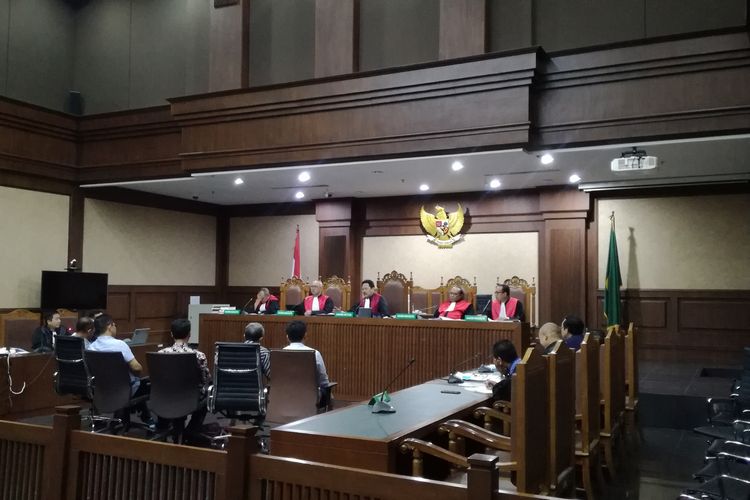 Sidang pemeriksaan saksi untuk mantan Gubernur Kepulauan Riau Nurdin Basirun, terdakwa kasus dugaan suap terkait izin prinsip pemanfaatan ruang laut di Kepulauan Riau.