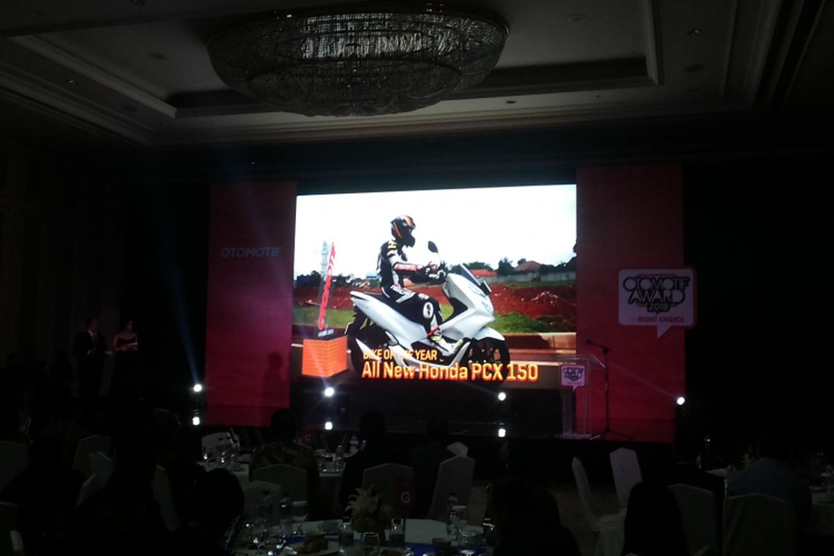 All New Honda PCX meraih penghargaan bike of the year di ajang Otomotif Award 2018 yang diselenggarakan di Jakarta, Rabu (28/3/2018).