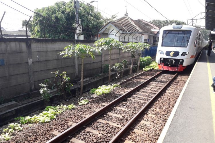 KA Bandara Soekarno-Hatta tiba di Stasiun Bekasi, Selasa (19/8/2018).