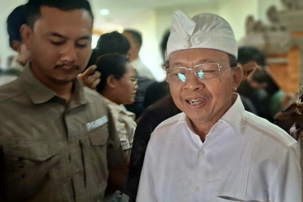 Gubernur Bali Wayan Koster  saat ditemui Gedung Wisma Sabha Kantor Gubernur Bali, pada Rabu (6/8/2025). KOMPAS.com/ Yohanes Valdi Seriang Ginta