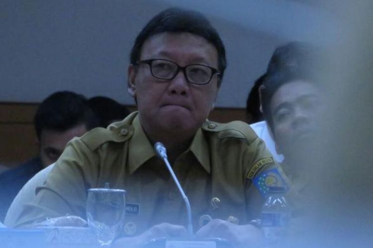 Menteri Dalam Negeri Tjahjo Kumolo di Kompleks Parlemen, Senayan, Jakarta, Senin (13/2/2017).