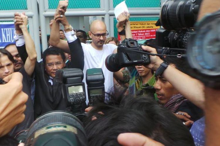 Guru Jakarta International School (JIS) Neil Bantleman usai dibebaskan dari Rutan Cipinang, Jakarta Timur, Jumat (14/8/2015).