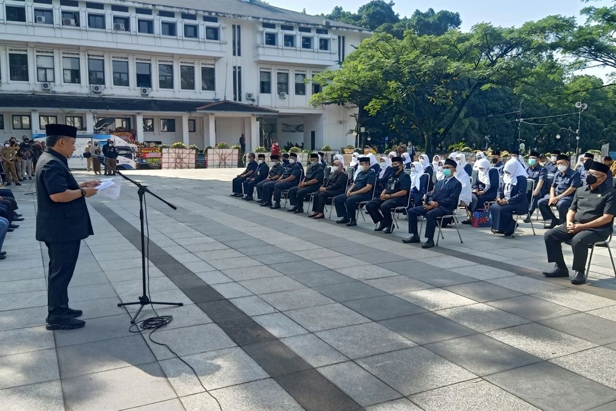 Pelantikan 130 Pejabat Fungsional dan Administratif Pemkot Bandung di Plaza Balaikota Bandung, Jalan Wastukencana, Kota Bandung, Selasa (19/4/2022).