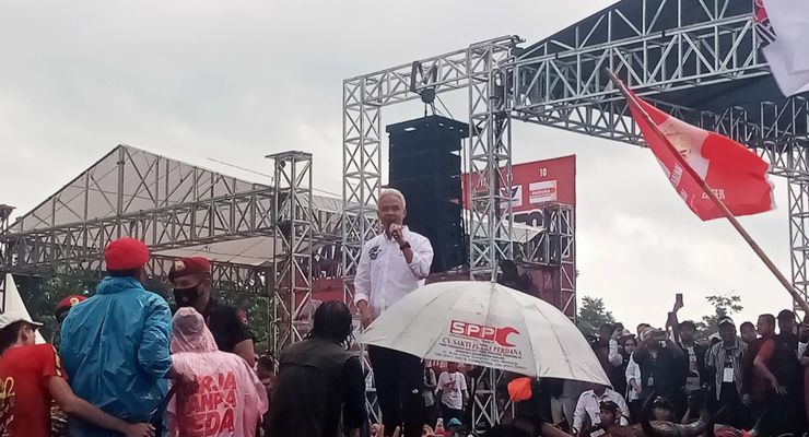 Hujan dan Berlumpur, Ratusan Pelaku Bantengan di Kota Malang Tetap Beraksi Menanti Ganjar