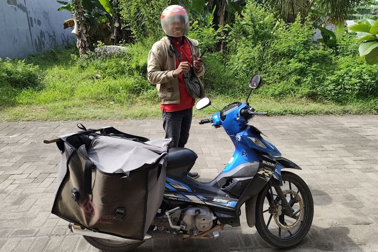 Jadi Kurir Paket, Hamdan Kerap Bantu Pelanggan supaya Tak Tertipu Pesanan Palsu