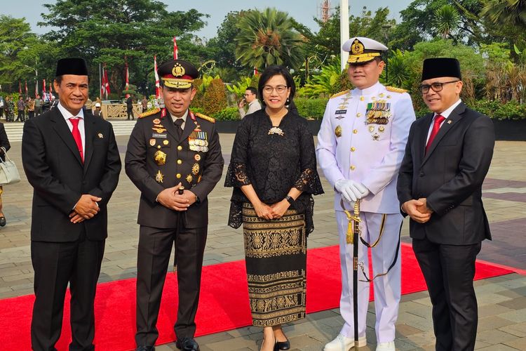 Mentan Amran hadiri peringatan Hari Pahlawan 2023 bersama Presiden dan Wakil Presiden RI.