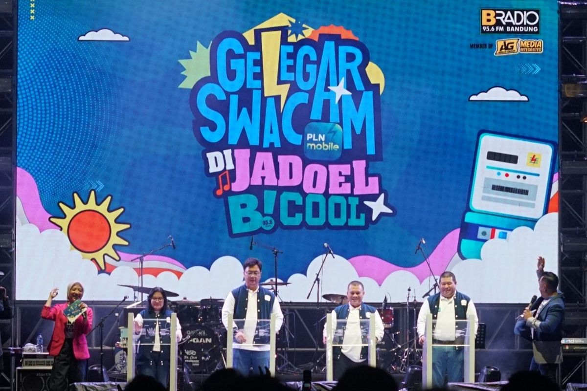 Peluncuran program Gelegar SwaCAM yang diselenggarakan di Bandung, Jawa Barat, pada Sabtu (22/11) oleh Direktur Pelayanan Teknologi Informasi PT PLN Icon Plus, Fintje Lumembang (kiri), Direktur Perencanaan dan Pengembangan PT PLN Icon Plus, Aditya Syarief Darmasetiawan (kedua dari kiri), Executive Vice President Penjualan dan Pelayanan Pelanggan Retail PLN, Joni (kanan), dan Executive Vice President Niaga dan Pemasaran, Nayusrizal N (kedua dari kanan).