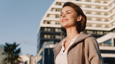 Jadi Single di Antara Teman Berpasangan? Ini 7 Cara Berdamai dengan Situasi