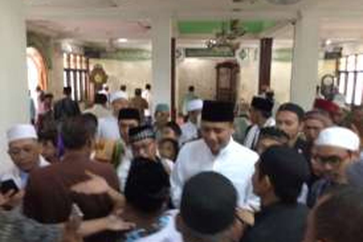 Calon gubernur DKI Jakarta, Agus Harimurti Yudhoyono di Masjid Assalafiyah, Jakarta, Jumat (11/11/2016).