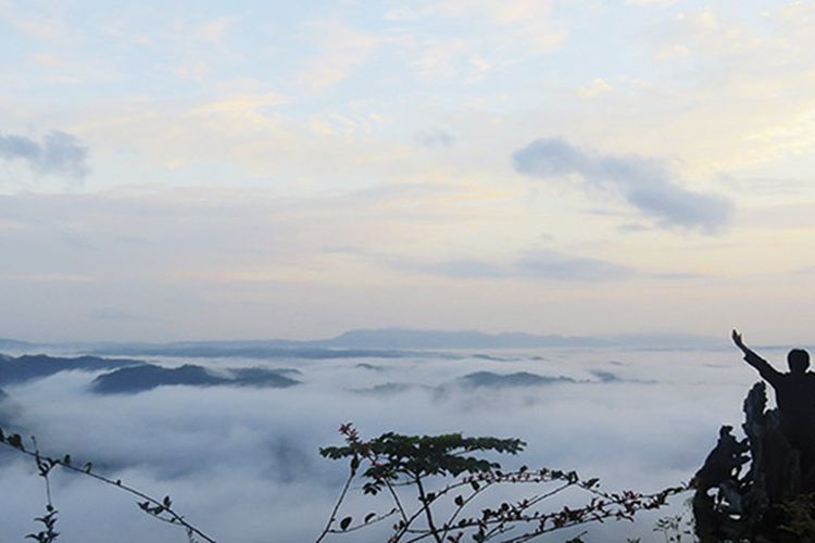 Samudera kabut yang bisa dijumpai di Watu Payung, Panggang saat pagi hari.