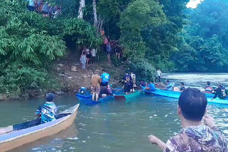 Evakuasi pemuda 16 tahun asal Malinau Kaltar yang tewas tenggelam di Sungai Tajan Sembuak Warod Malinau