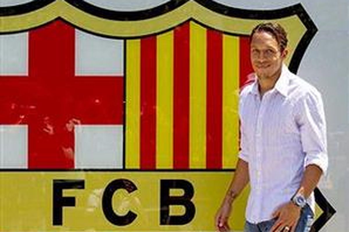 Bek Barcelona, Adriano Correia.