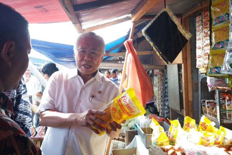 Menteri Perdagangan (Mendag) Enggartiasto Lukita,  melakukan kunjungan kerja ke Pasar Kranggot Baru, Cilegon, Banten,Kamis (15/6/2017),