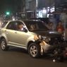 Kopling Selip, Toyota Rush Tabrak Tiga Motor di Tebet
