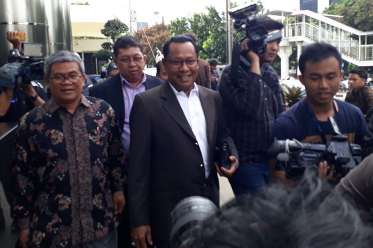 Kuasa hukum Fredrich Yunadi, Sapriyanto Refa di gedung KPK, Jumat (12/1/2018)
