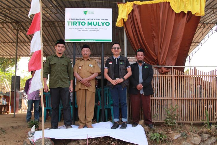 Dompet Dhuafa hadirkan akses air bersih untuk warga Desa Jlarem di lereng Gunung Merbabu, Jawa Tengah, Selasa (15/8/2023).
