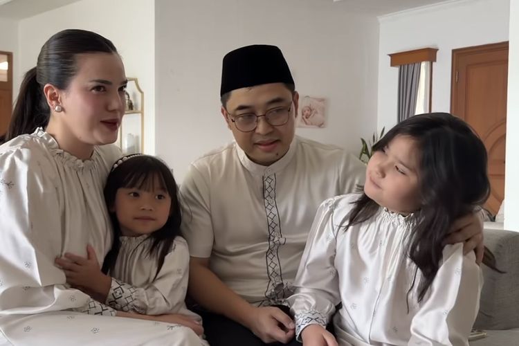 Gaya kompak keluarga Alice Norin di Hari Ray Idulfitri 2026.