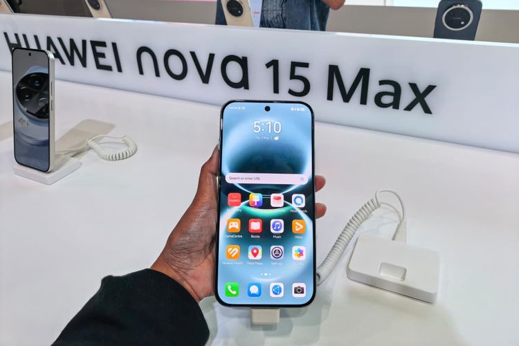 Dilihat desainnya, smartphone ini persis seperti Huawei Enjoy 90 Pro Max yang debut di China pada awal April 2026 lalu. Huawei Nova 15 Max tampil dengan layar AMOLED berukuran 6,84 inci, resolusi 2.756x1.272 piksel, serta kecerahan puncak hingga 4.000 nits.