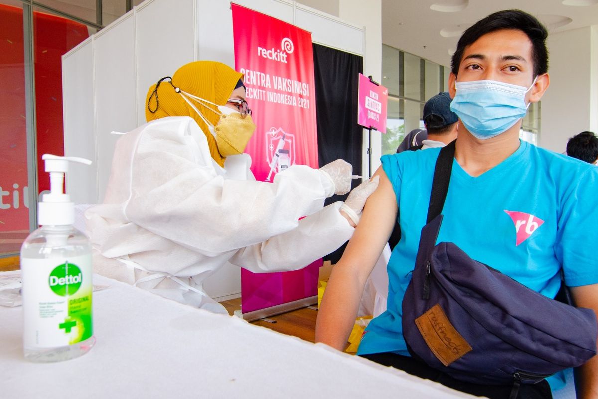 Reckitt Indonesia menghadirkan Sentra Vaksinasi Reckitt Indonesia?Dosis 2 yang berlangsung pada 2?3 September 2021 di Senayan Park Mall, Jakarta.