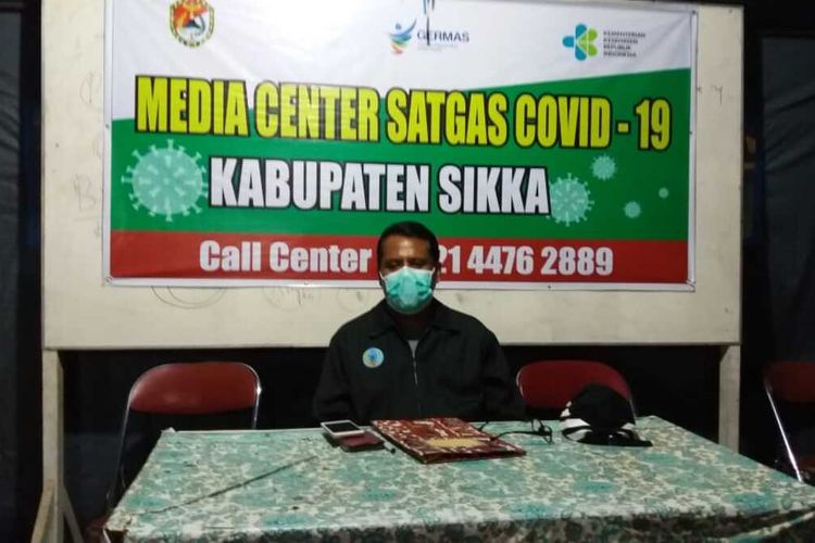 Foto : Juru bicara Satuan Gugus Tugas Percepatan Penanganan Covid-19 Kabupaten Sikka, Petrus Herlemus saat memberikan keterangan pers, Minggu (12/4/2020).