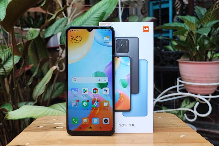 Penampakan ponsel dan kotak penjualan Xiaomi Redmi 10C versi ritel Indonesia.