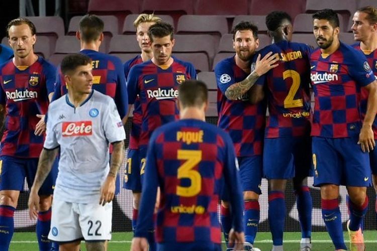 Lionel Messi merayakan gol bersama rekan-rekannya dalam laga leg kedua babak 16 besar Liga Champions antara Barcelona dan Napoli di Stadion Camp Nou, Sabtu (8/8/2020) atau Minggu (9/8/2020) dini hari WIB. 