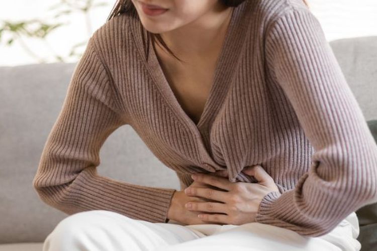 Salah satu gejala hepatitis A adalah munculnya rasa nyeri di area perut.