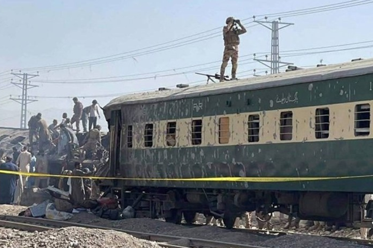 Ledakan Bom Dahsyat Guncang Jalur Kereta di Pakistan, 24 Orang Tewas