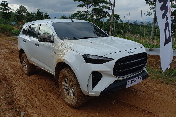 Uji ketangguhan Isuzu mu-X 4x4